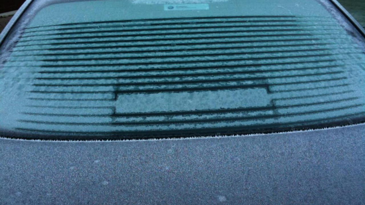 Araba Arka Cam Isıtıcısı: Buz Çözücü Nasıl Çalışır ve Çalışmıyorsa Ne Yapmalısınız ?