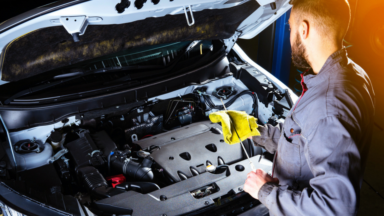 Bir Arabadaki Yağ Nasıl Kontrol Edilir: Motor Sıcakken mi, Soğukken mi ?