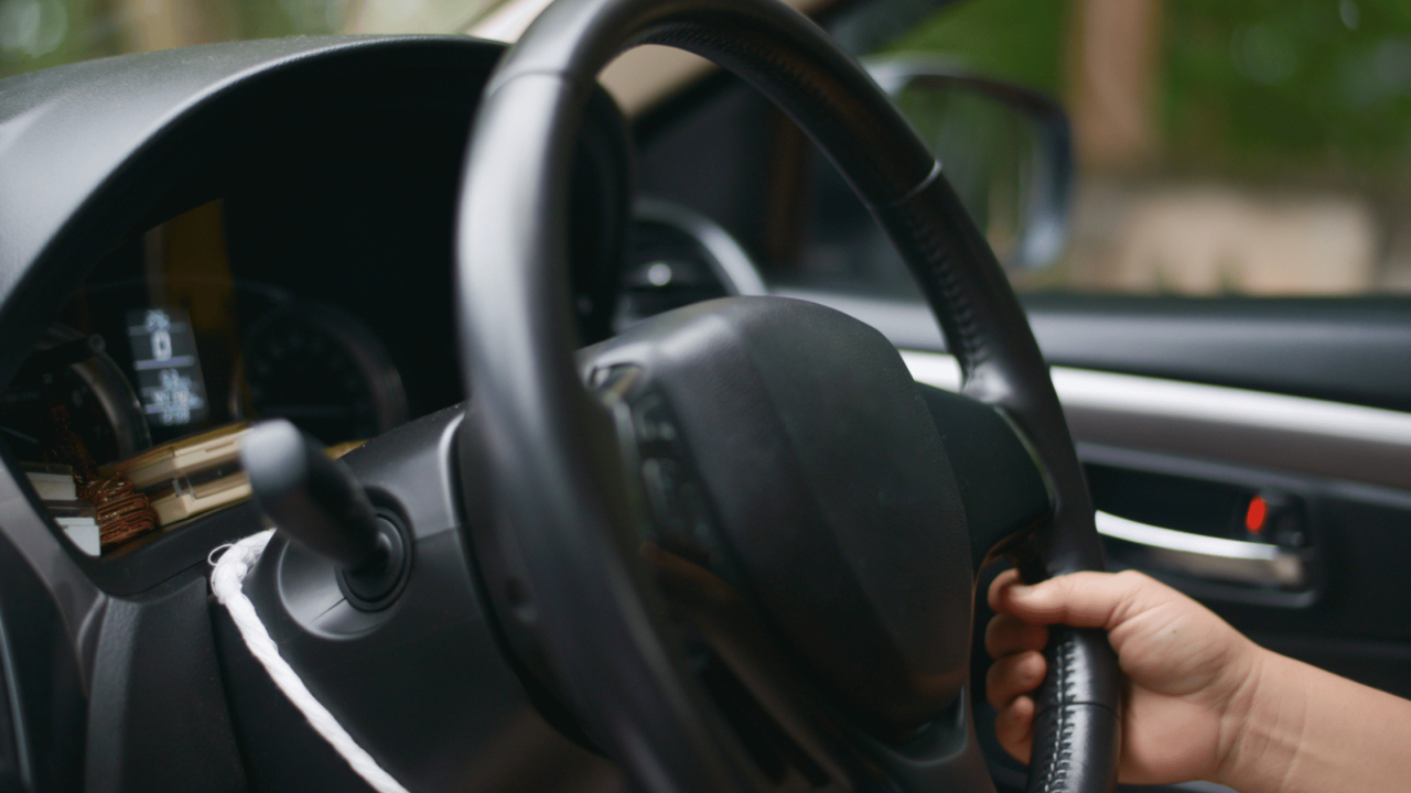 Direksiyon Sola veya Sağa Çevirirken Gıcırtı Gürültüsü: Nedenleri ve Düzeltmeleri